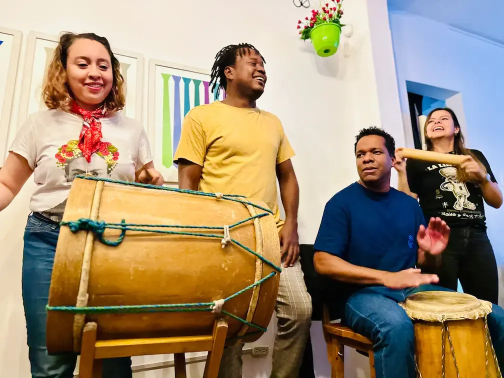 Artistas del Pacífico en una presentación de Marimbea